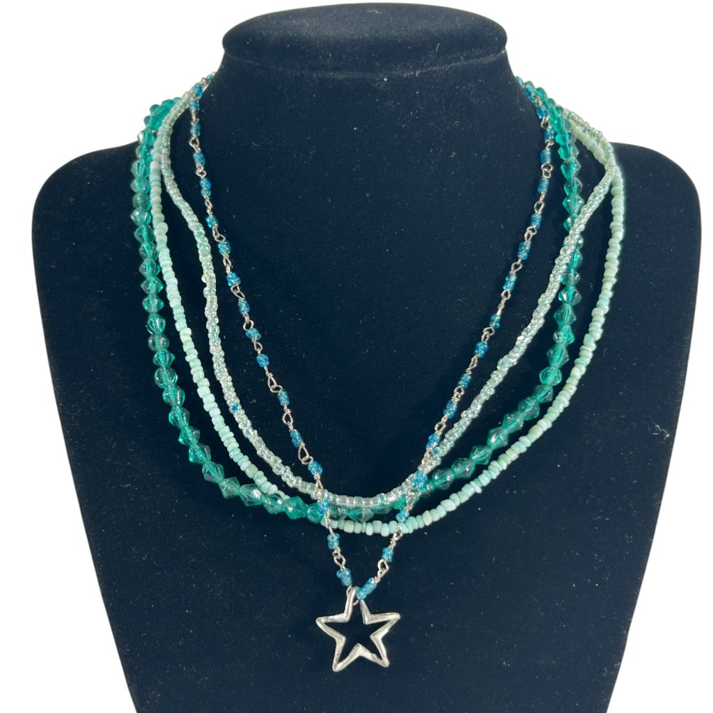 Vintage Aeropostale Green Seed Bead Multi Strand Silver Tone Star Pendant 15$